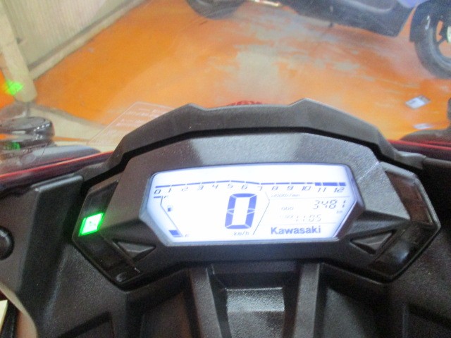 走行もびっくり低走行の３４８１ｋｍ！！燃料消費率１Ｌ＝４３ｋｍはかなり高燃費車両！他店追従不可能価格